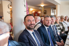 Elegancka-chwila-w-towarzystwie